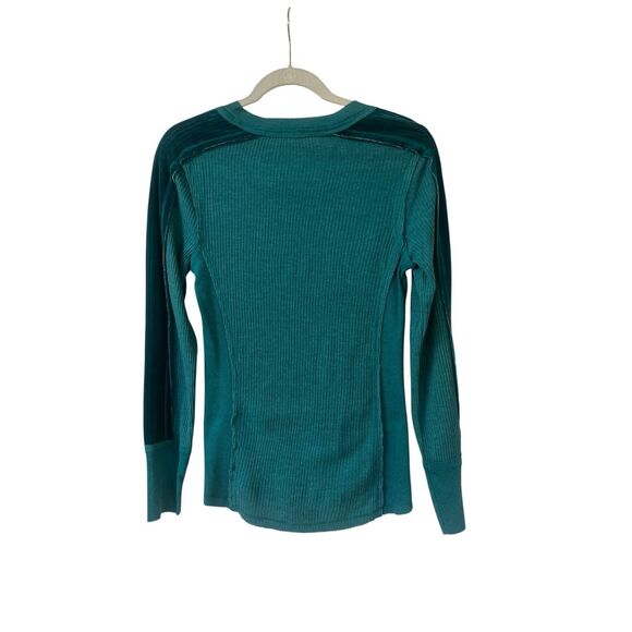 Sundance thermal tee with velvet accent sleeve sz M - Picture 2 of 4